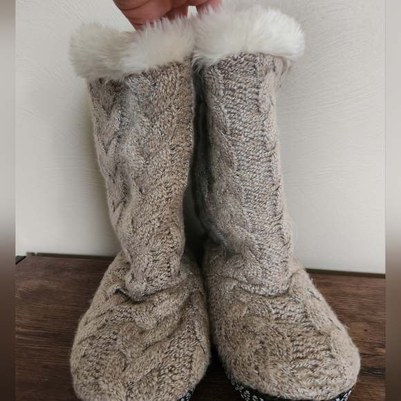 Cape Juby Shoes - Cape Juby Taupe Cable Knit Faux-Fur Trim Slipper Boots Size M